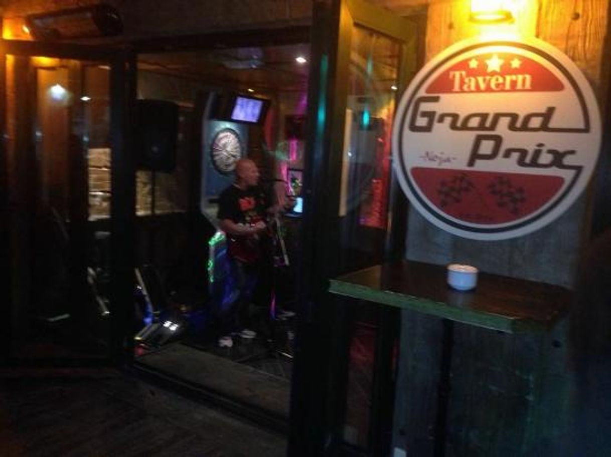Restaurants Grand Prix Tavern