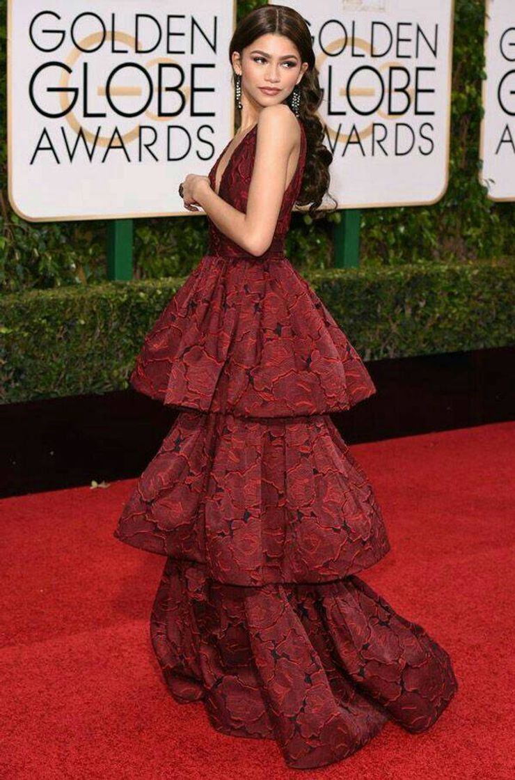 Fashion Zendaya at the 2016 Golden Globes Awards 