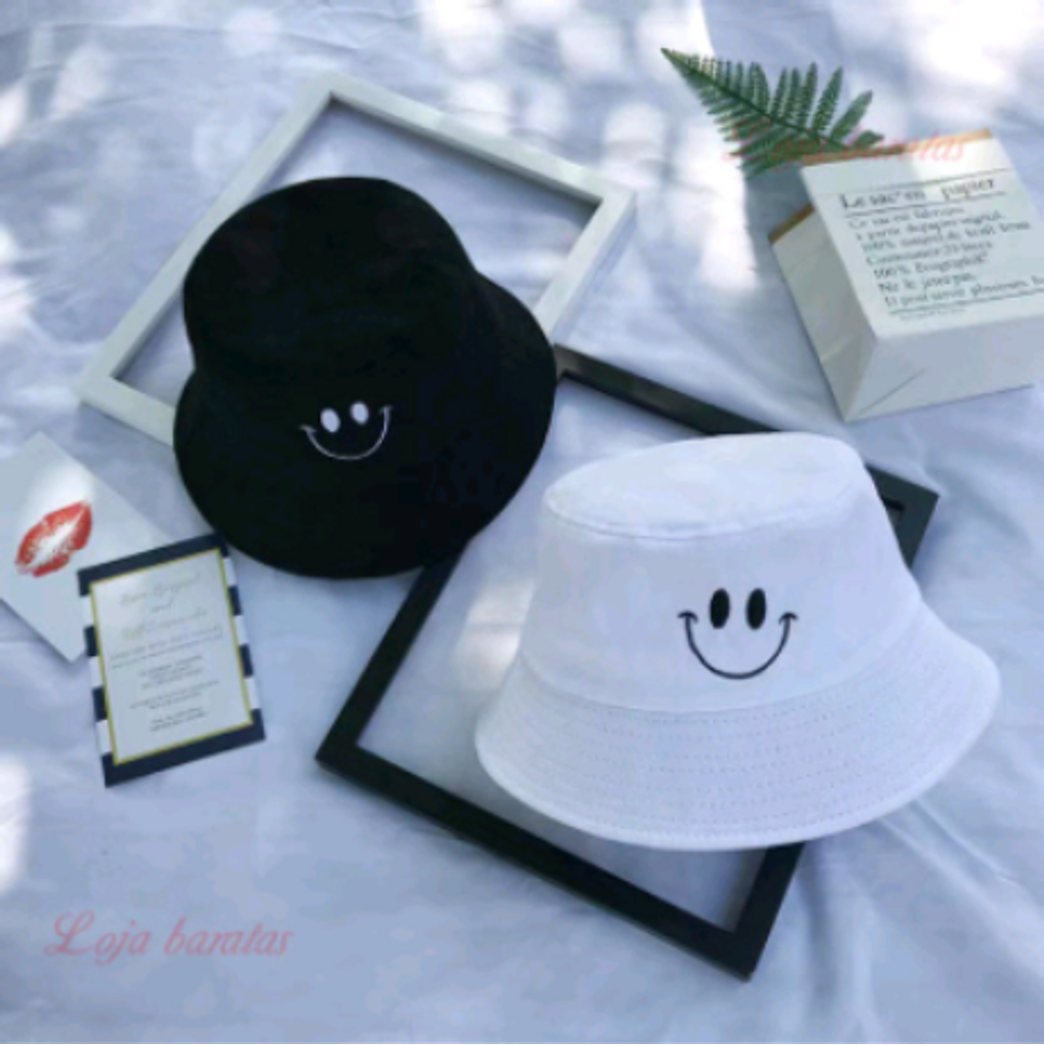 Social Bucket smile preto e branco
