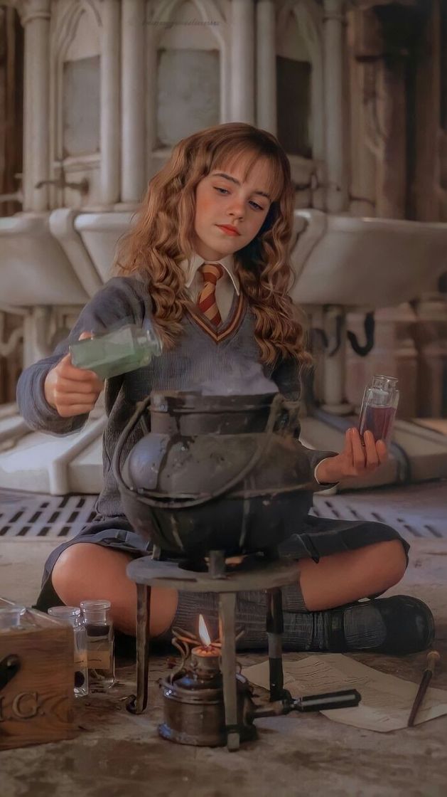 Social Hermione Wallpaper