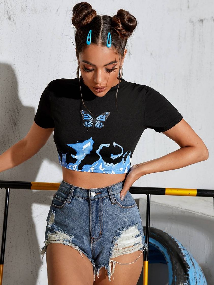 top corto con estampado de mariposa