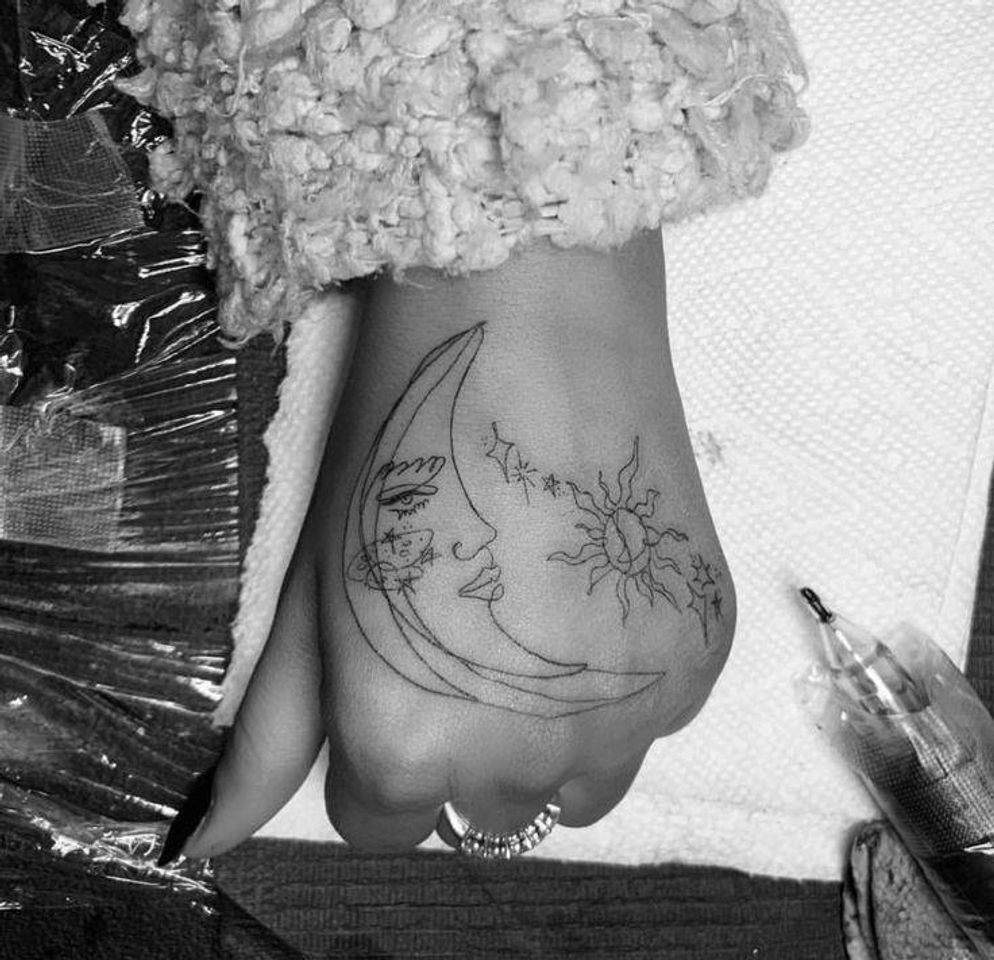 Fashion Tatuagem (Inspirada na Ariana g)