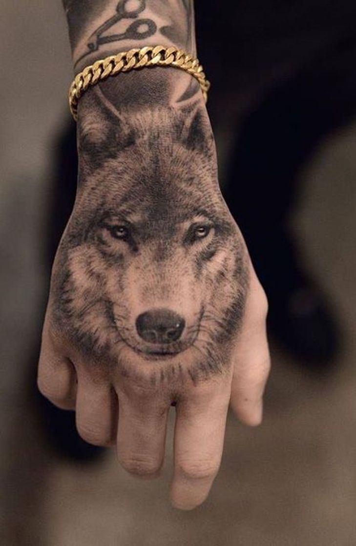 Moda Tatuagem Lobo Mão