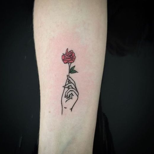 Tatuagem Rosa e Mão