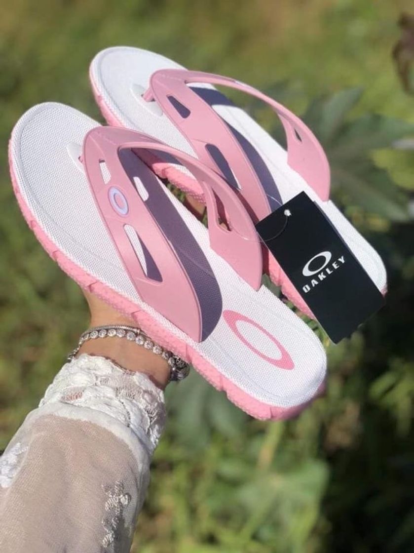 Moda Chinelo Oakley