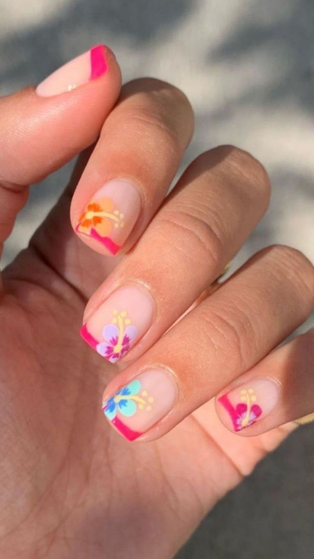 Social Unhas coloridas e com flores 
