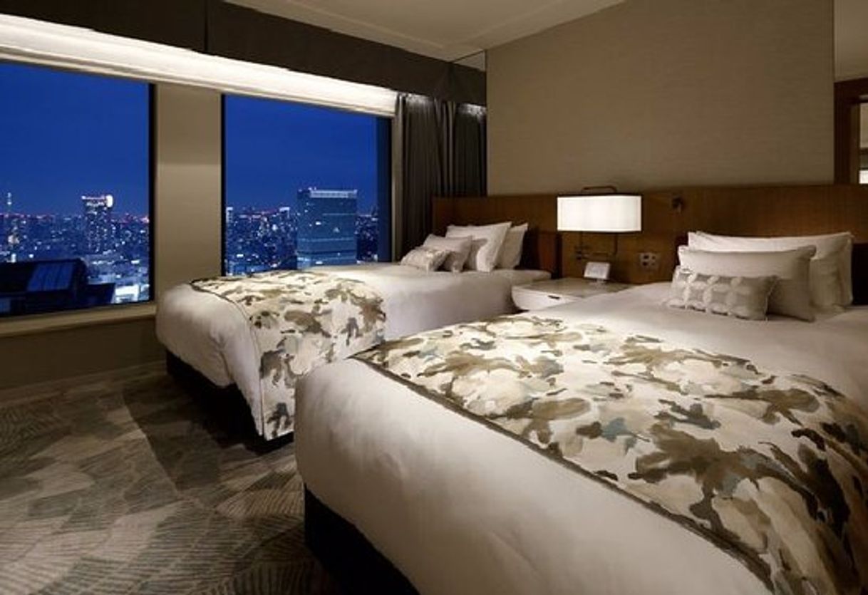 Lugares Keio Plaza Hotel