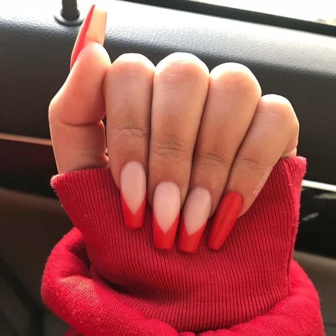 Social FRENCH RED NAILS