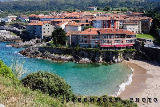 Llanes