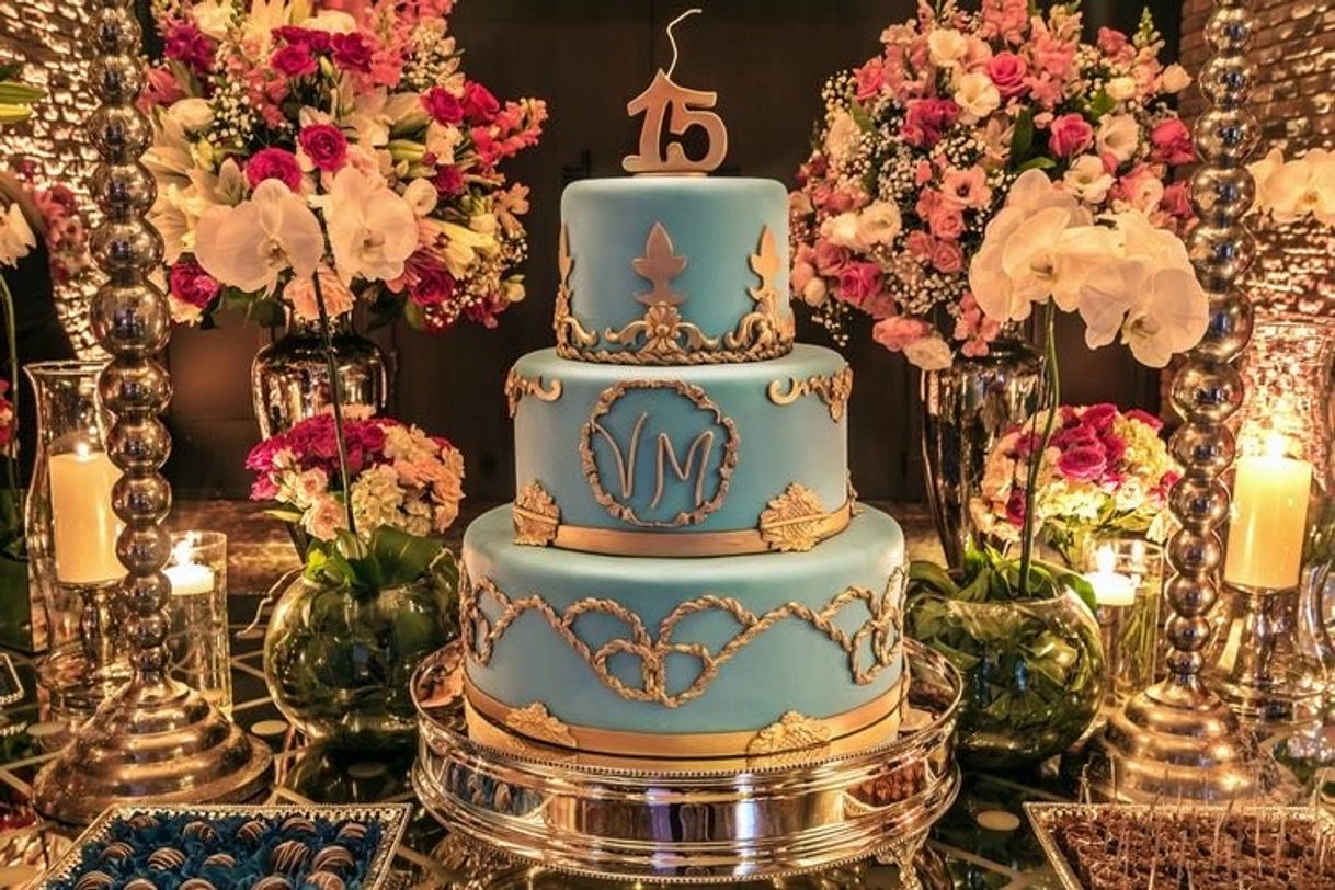 Social Bolo debutante lindo azul com dourado!