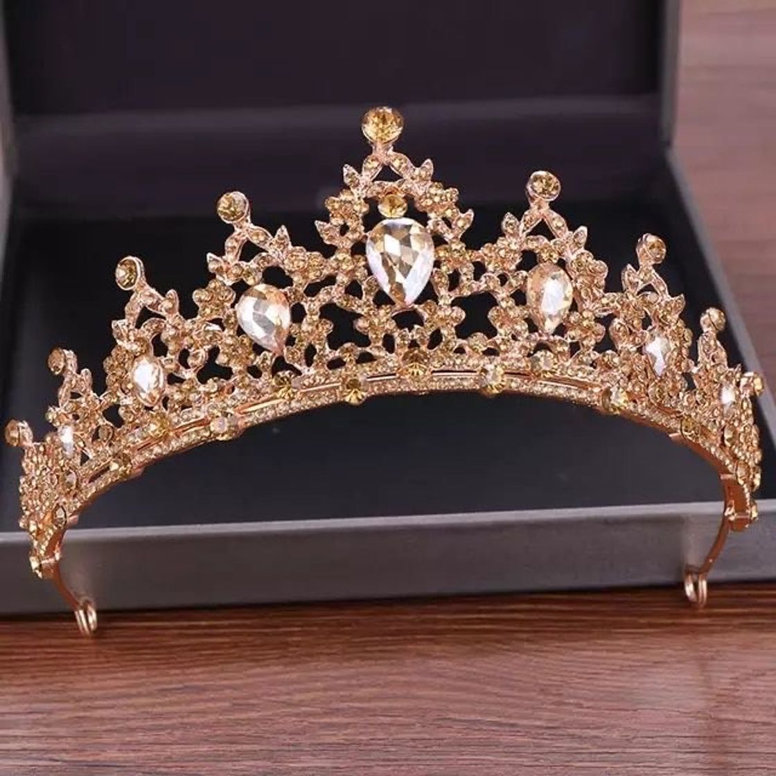 Social Coroa para debutante dourada