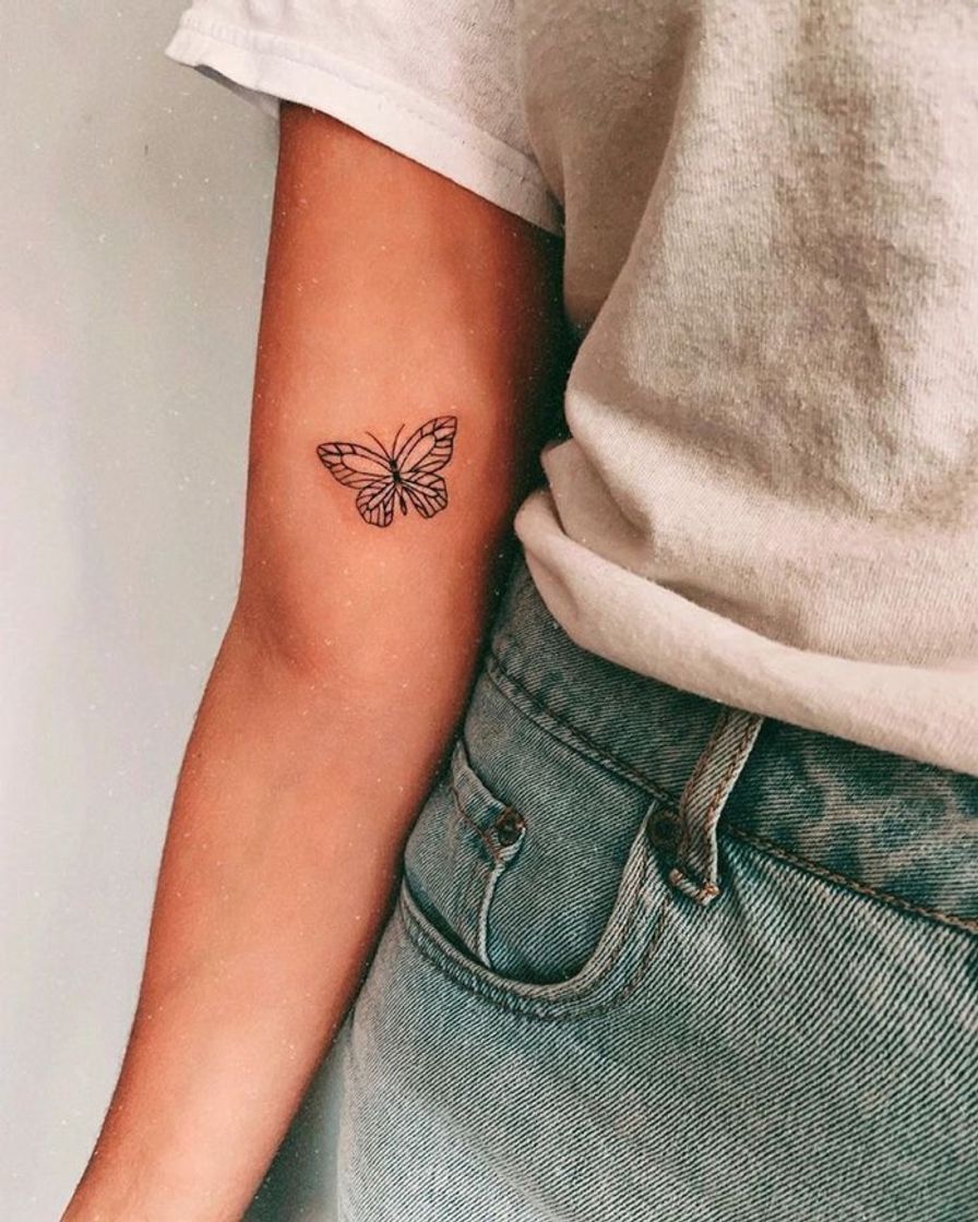 Social Tatuagem de borboleta simples sem pintar.