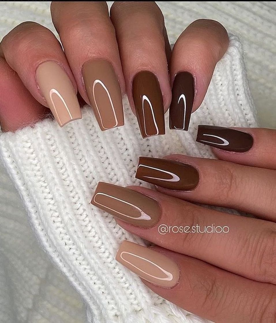 Social Unha de diferentes tons marrons 