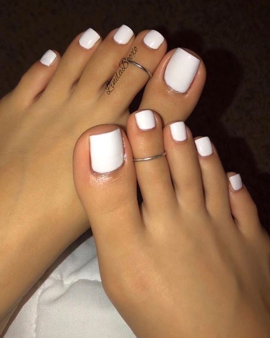Social Unha esmaltada na cor branca 