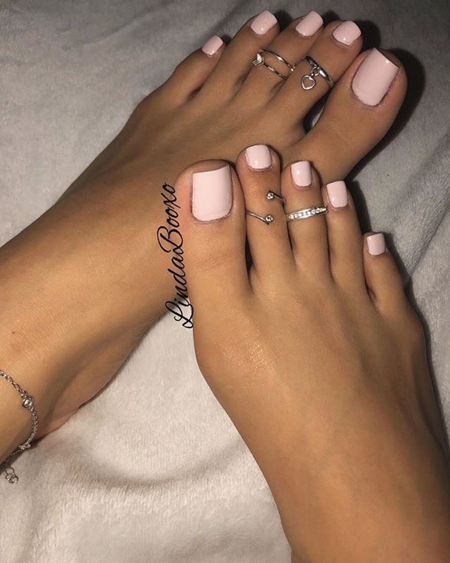 Social Unha do pé esmaltada no rosa bebê 