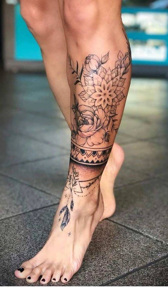 Fashion Tatuagem feminina na perna