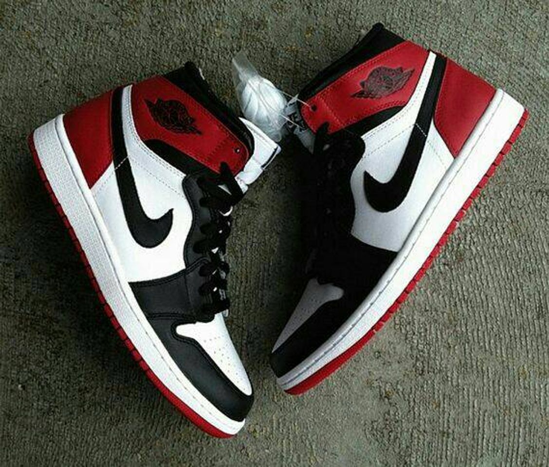 Moda Air Jordan "Black toe"

