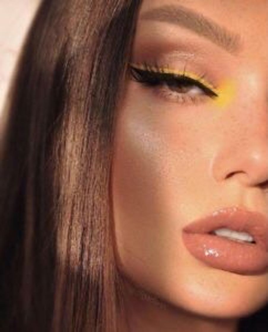 Social ✨MAKE COM DELINEADO E SOMBRA AMARELA 🖤💛🤩✨