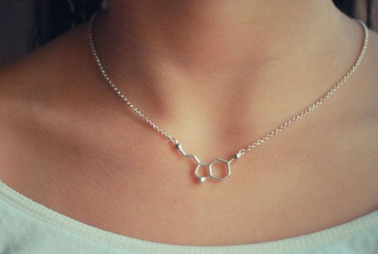 Producto Collar de plata molécula serotonina