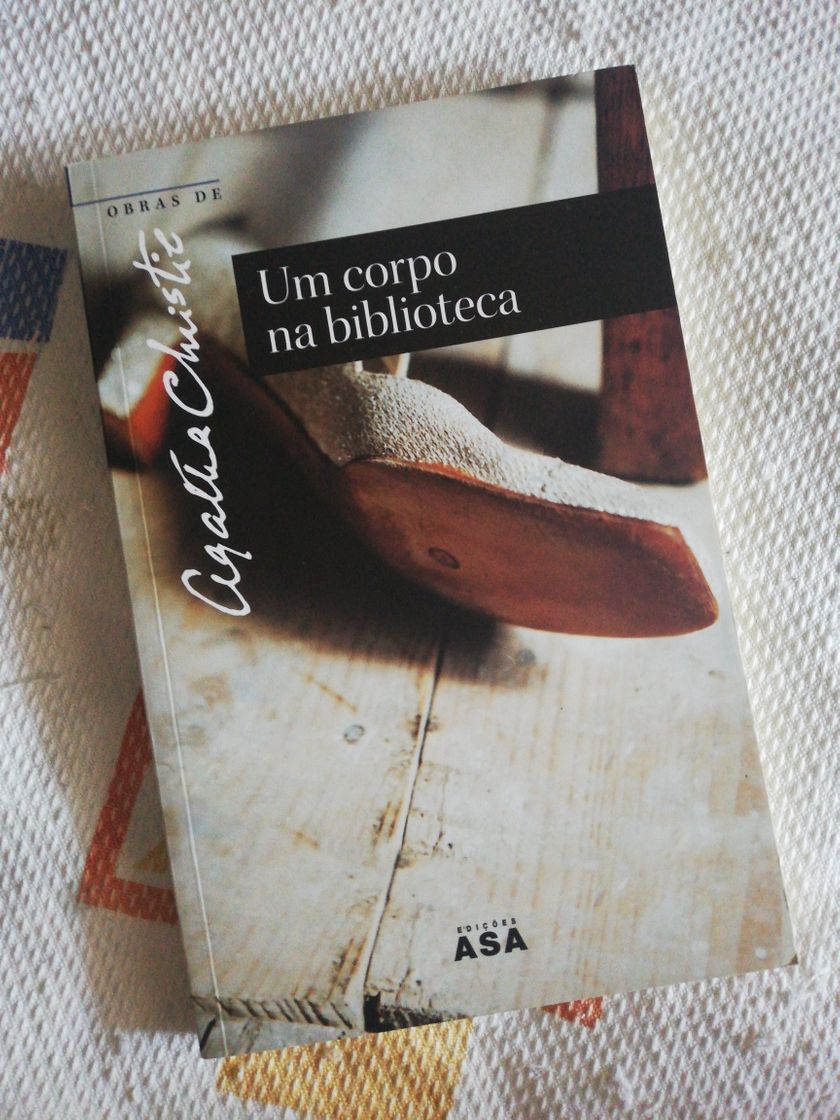 Libro Um corpo na biblioteca - Agatha Christie 