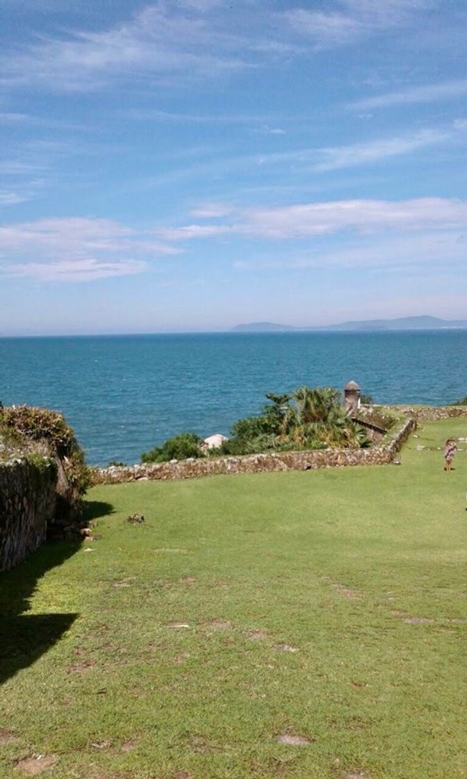 Place Fortaleza de Santa Cruz de Anhatomirim