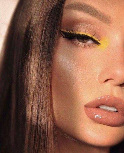 YELLOW EYELINER