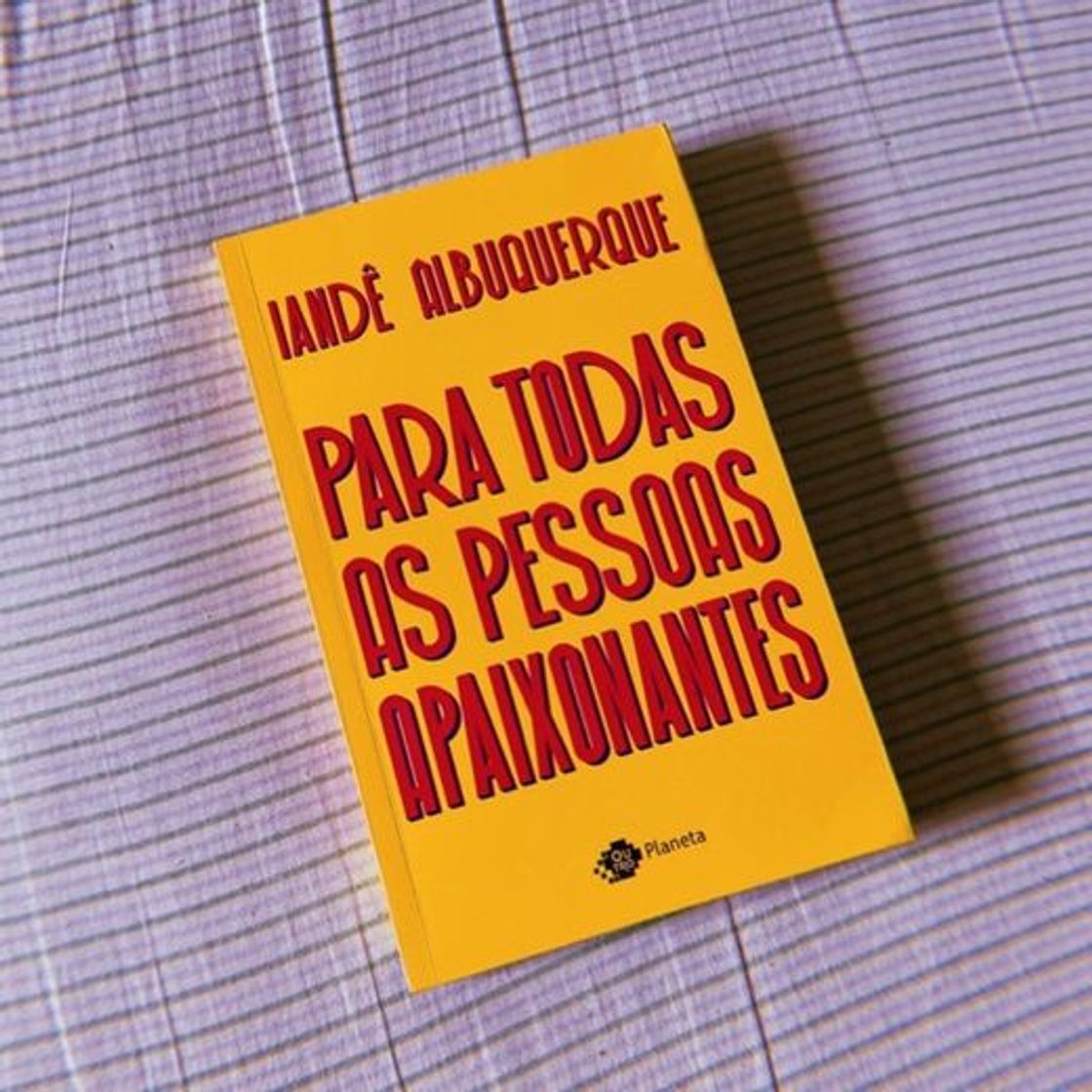 Fashion Livro “ para todas as pessoas apaixonantes” 