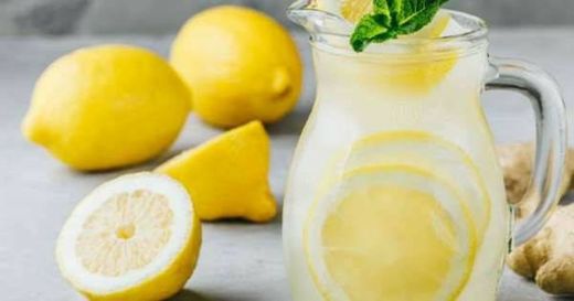 Agua cn medio limón 