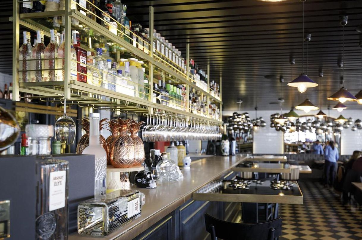 Restaurants Moments Bar