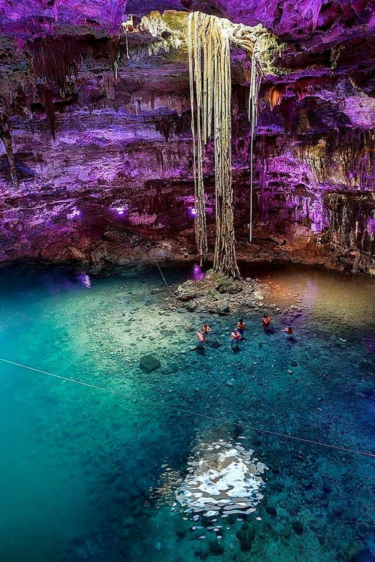 Lugar Cenote Samula,Dzintup,Yucatan.