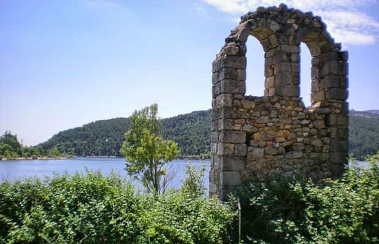 Place Embalse de la Jarosa