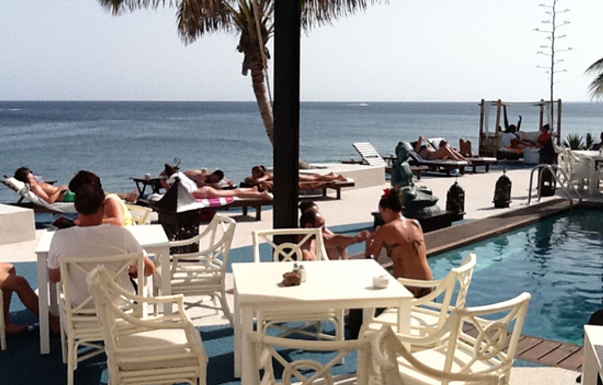 Place Cafe La Ola