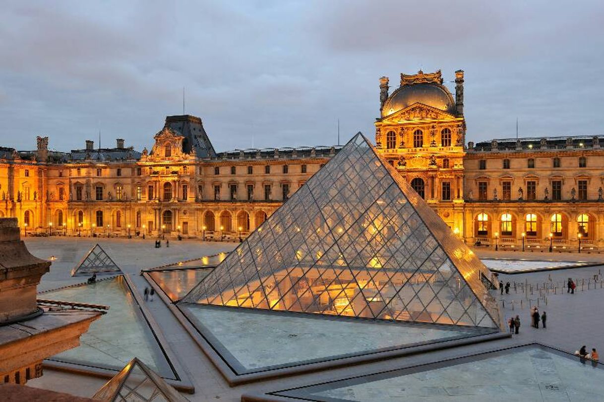 Fashion Museu do Louvre - Paris, França 