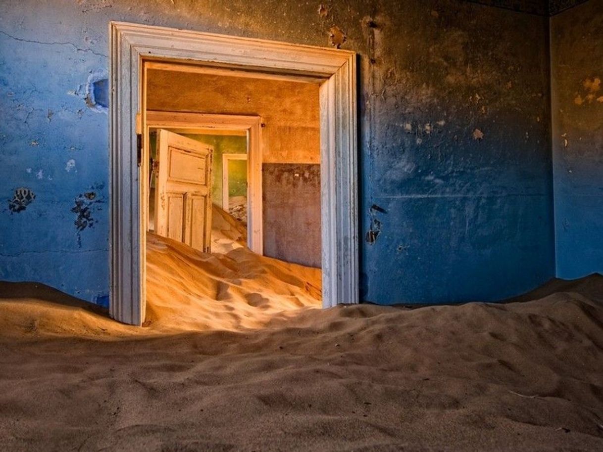 Place Kolmanskop, Namibia: una de las maravillas del mundo

