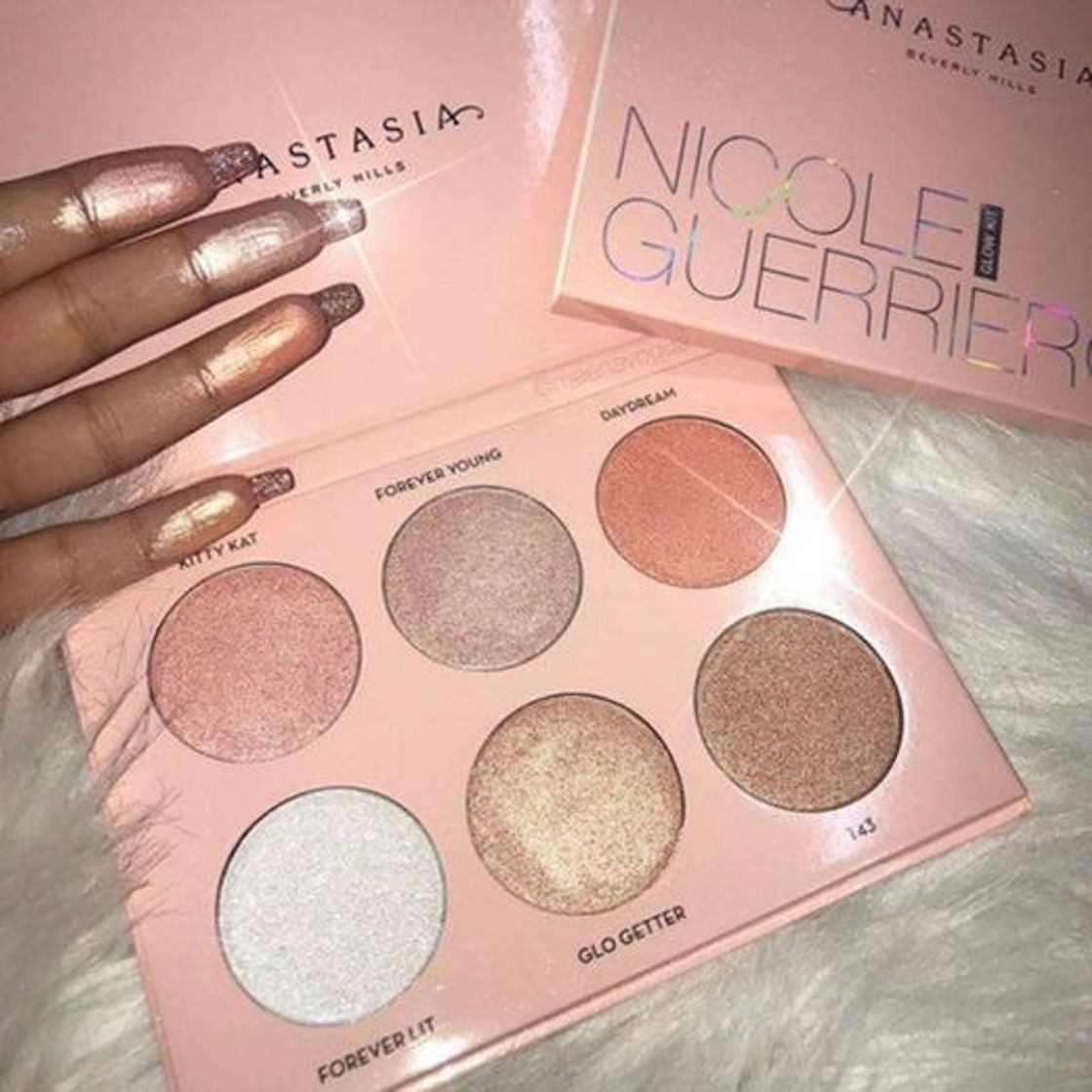 Producto Nicole Guerriero Glow Kit of ANASTASIA BEVERLY HILLS