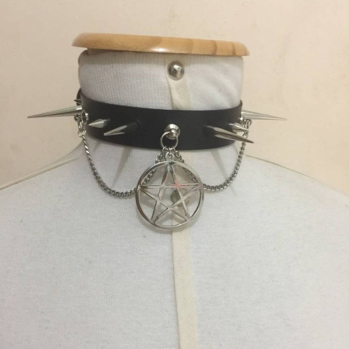 Moda Chocker pentagrama