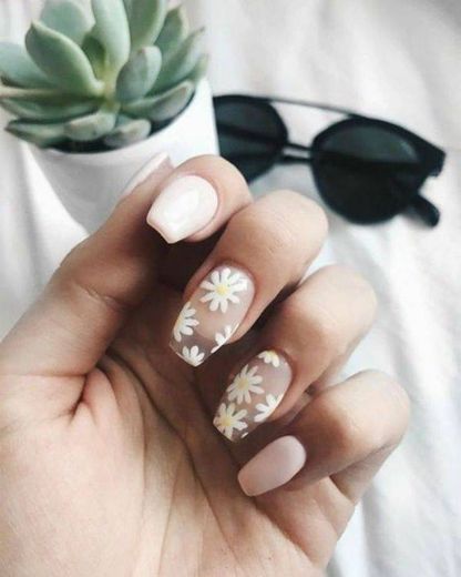 Flower nail art 🌼