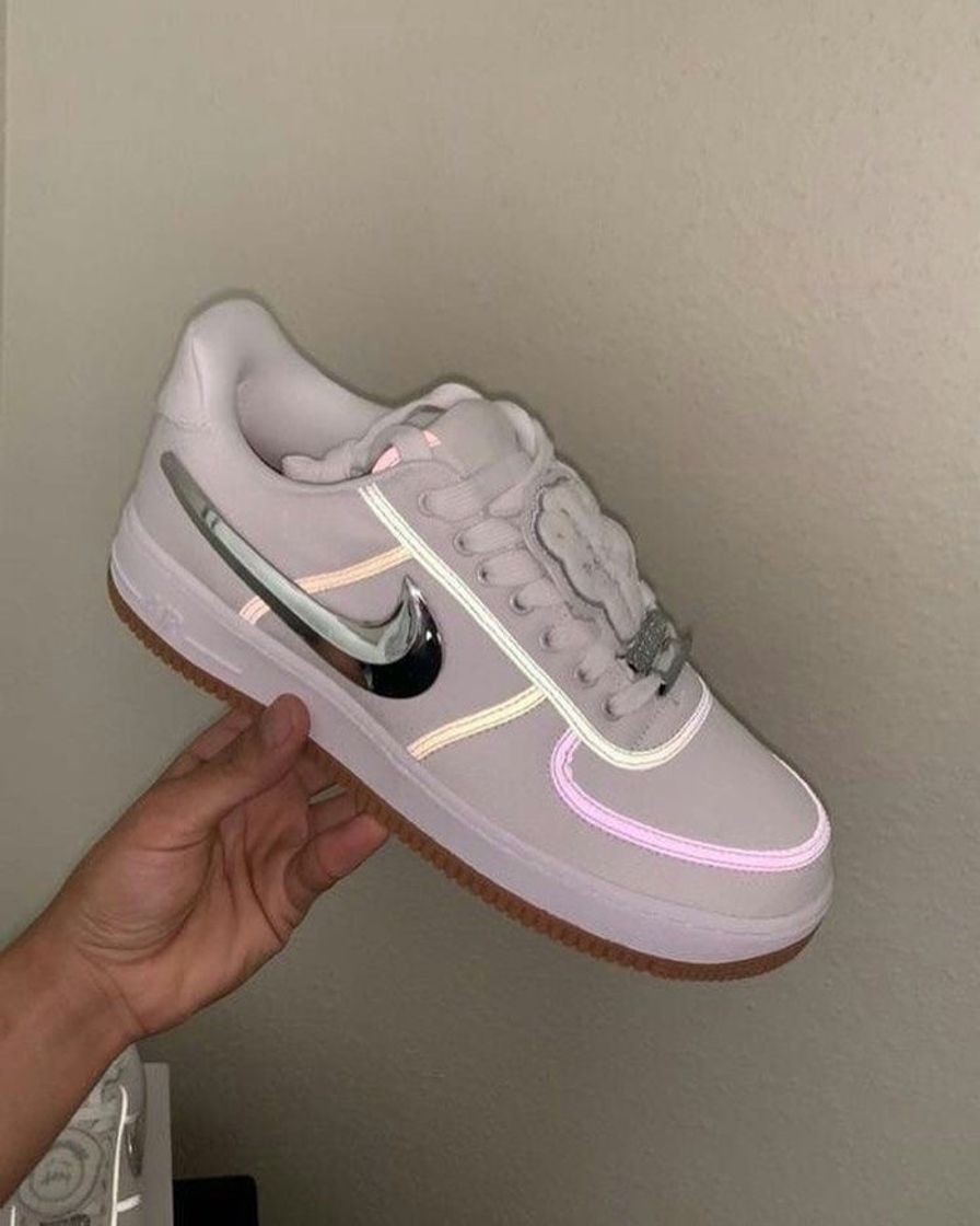 Moda AIR FORCE 1 x TRAVIS SCOTT