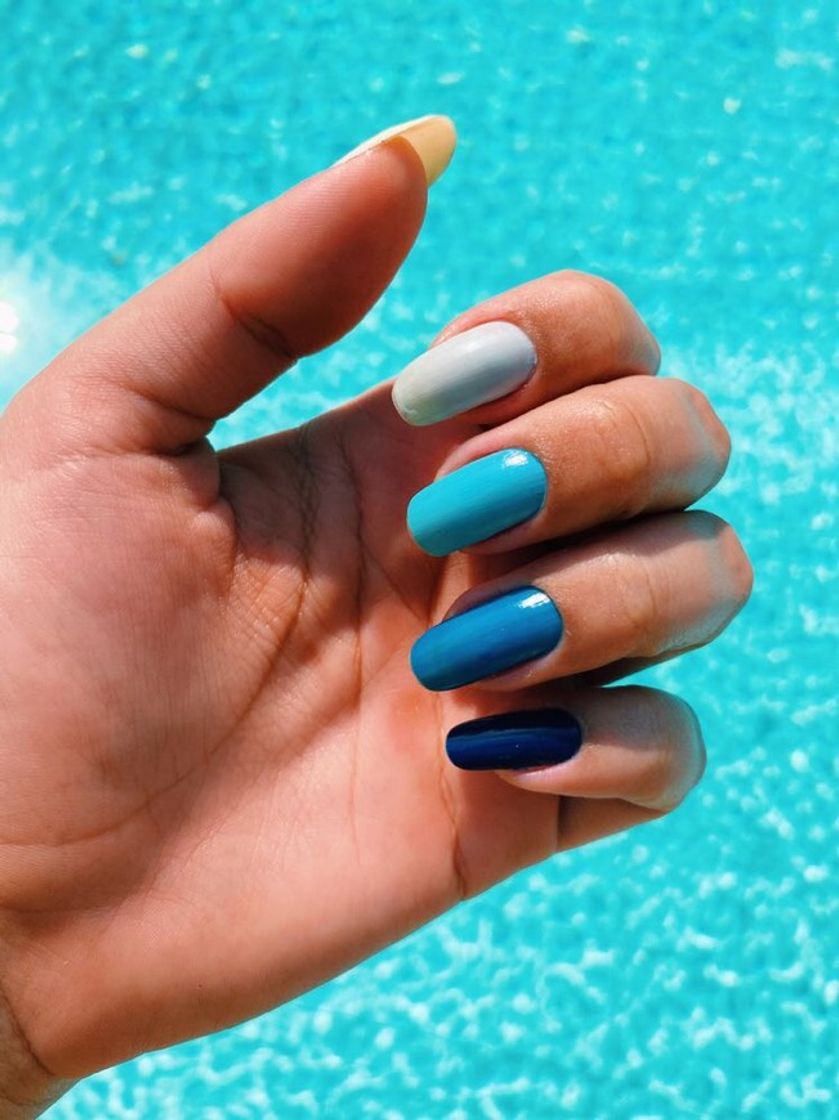 Fashion unhas com tons de azul 🦋