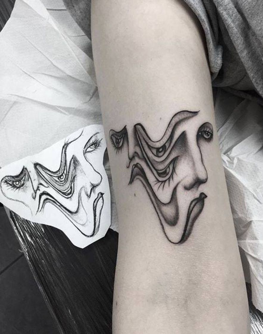 Moda Surrealist Tattoo