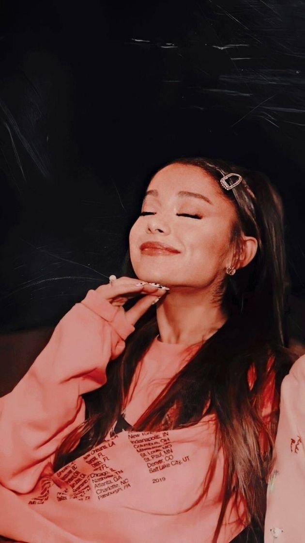 Social ariana grande