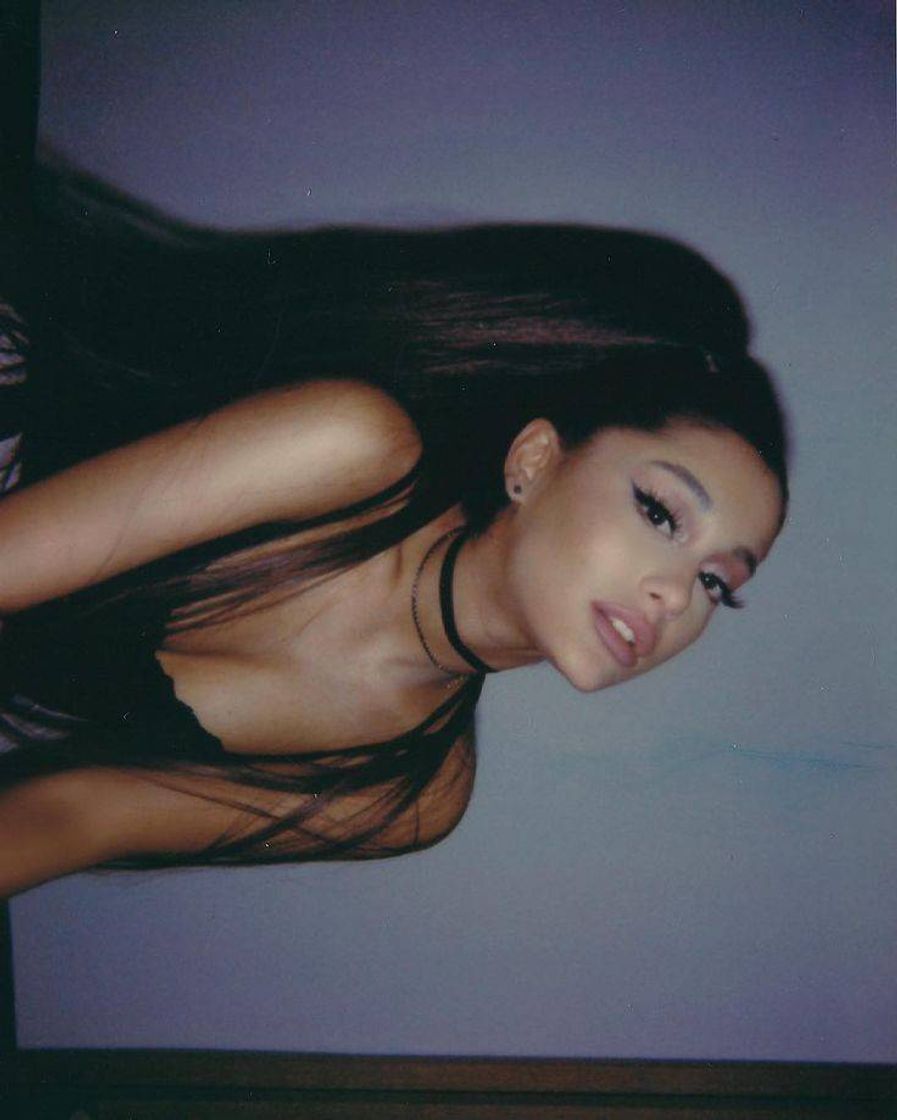 Social ariana grande