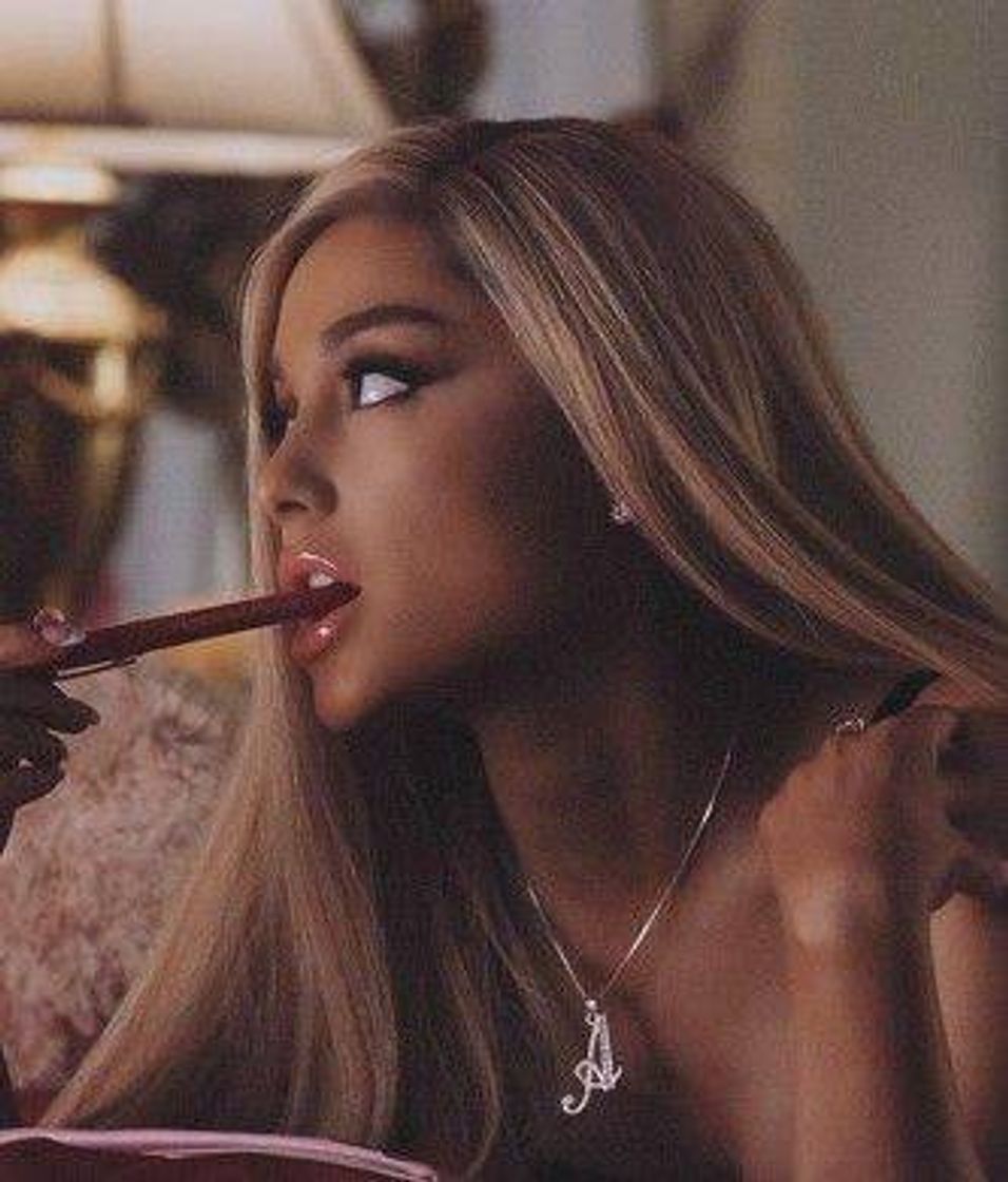 Social ariana grande