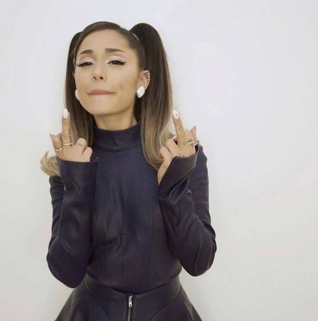Social ariana grande