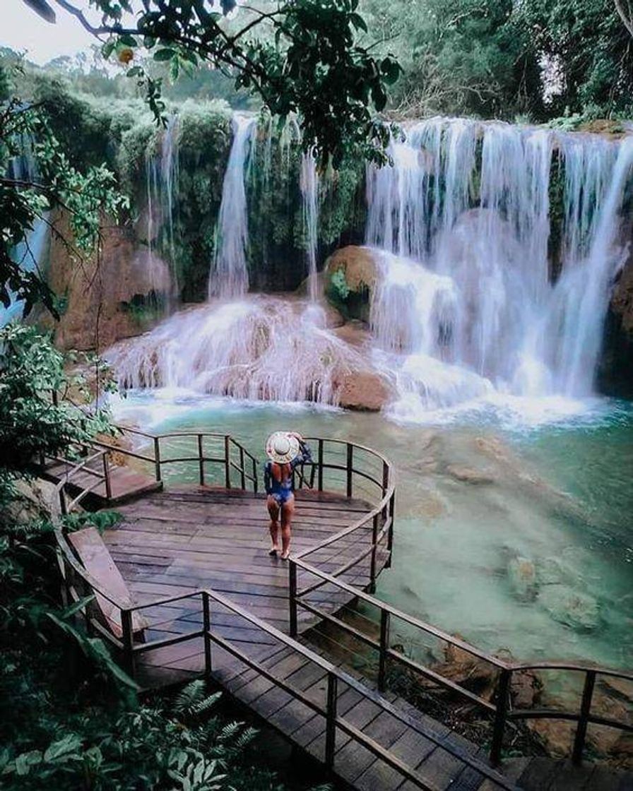 Lugar Gruta do Lago Azul