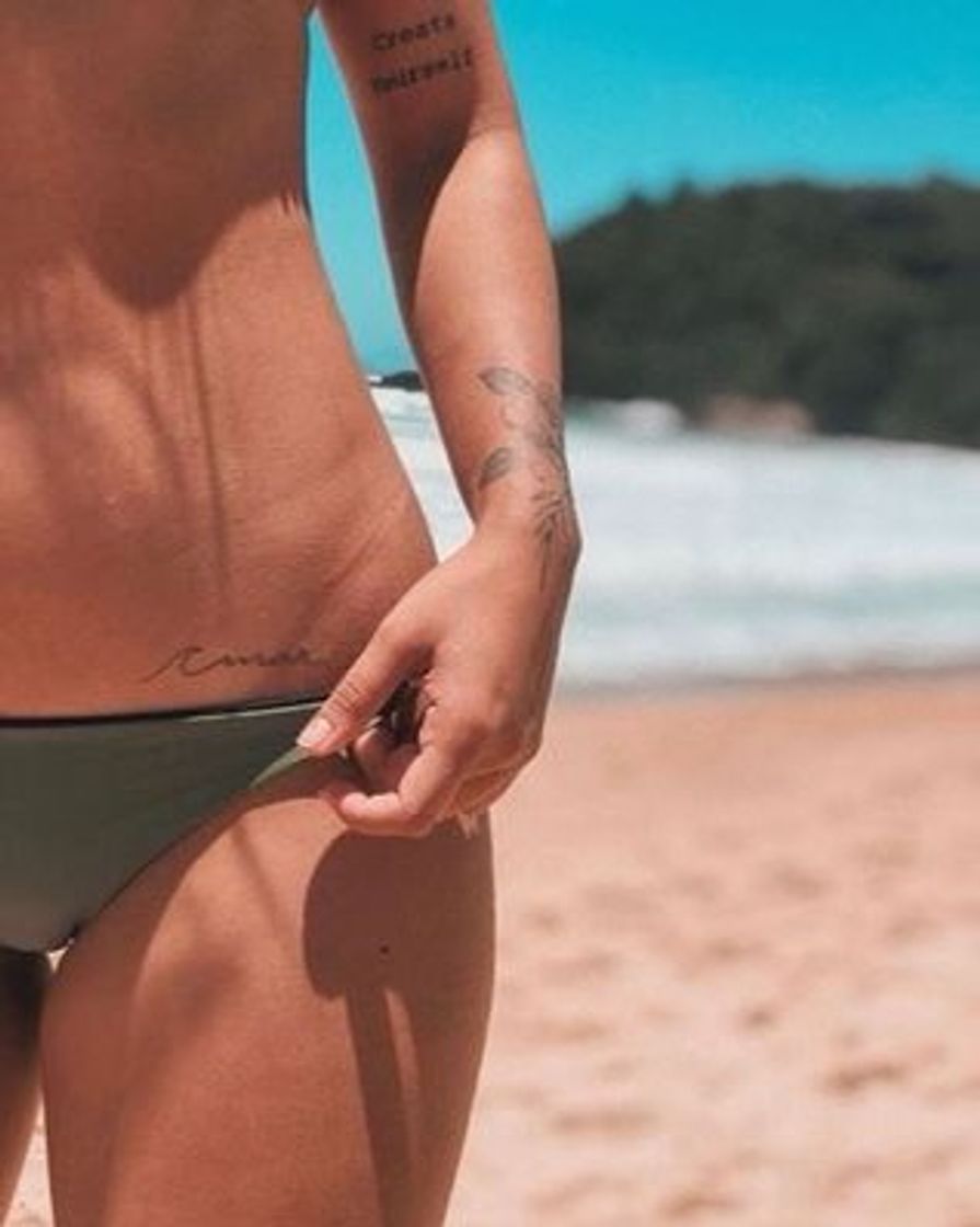 Social Tatuaje en la cadera