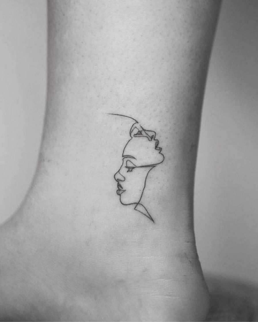 Moda Tatoo minimalista 