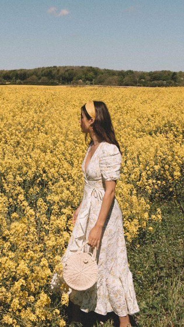 Fashion Field of yellow flowers 💐 