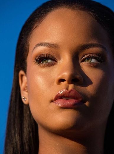 Rihanna 🖤