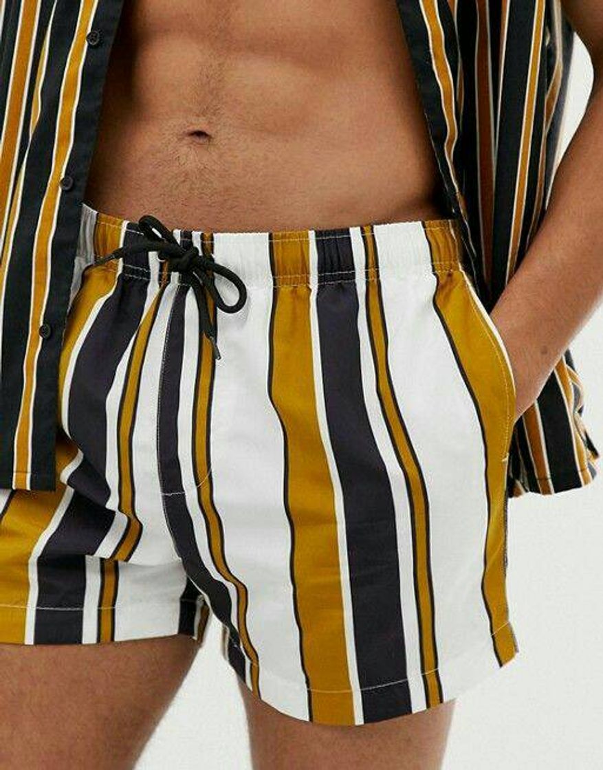 Shorts listrados 